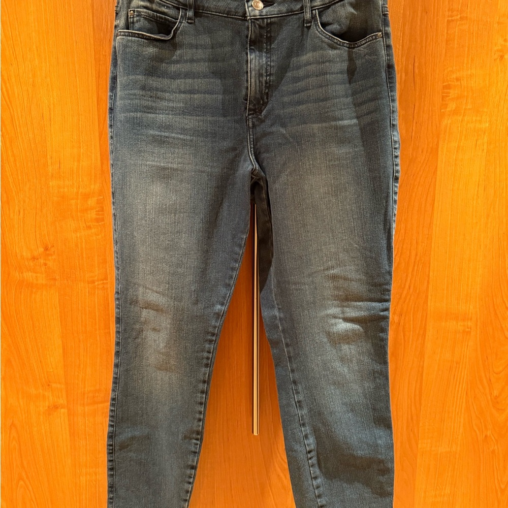 GUESS 1981 Skinny Jeans – Size 30